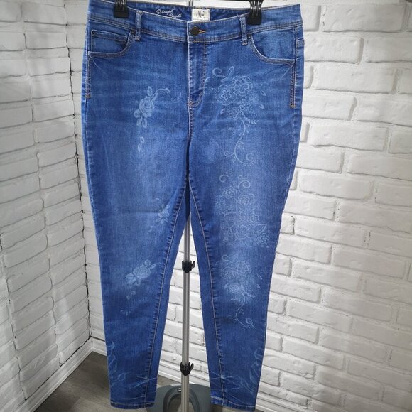 D/C Jeans Ladies Size 16 Straight Medium Wash Blue Jeans - Picture 1 of 13